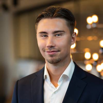 Mäklare Oliver Högberg