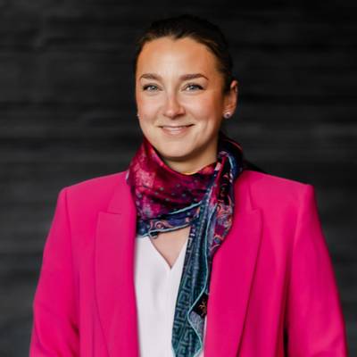 Mäklare Aida Uhac