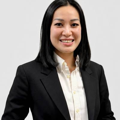 Mäklare Lena Nguyen
