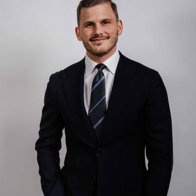 Mäklare Filip Svensson