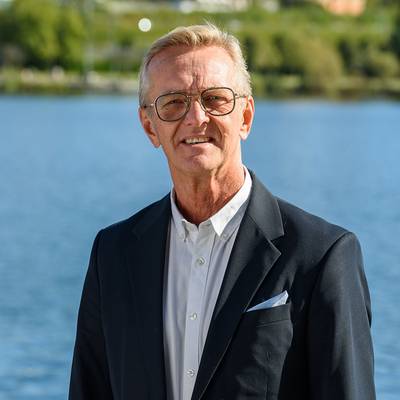 Mäklarbild på Peter Stillman