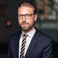 Mäklare Hannes Bergqvist, Notar