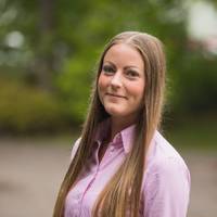 Mäklare Amanda Holsendahl, Mäklarhuset Vara
