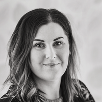 Mäklare Sabina Eriksson, Bostada