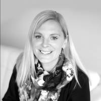 Mäklare Malin Andersson, Husera