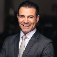 Mäklare Farzad Nourozian, Notar