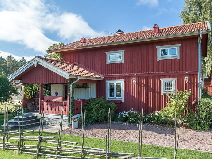 7 rok · 180 m² · Movägen 11
