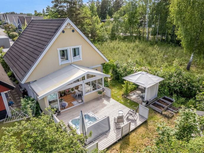 6 rok · 158 m² · HARPUNGRÄND 9