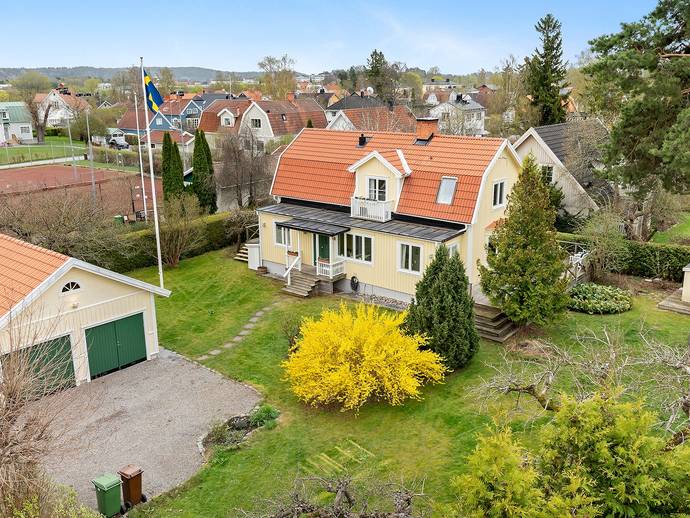 Tennisvägen 5B i Rotebro, Sollentuna kommun - villa till salu - Hemnet