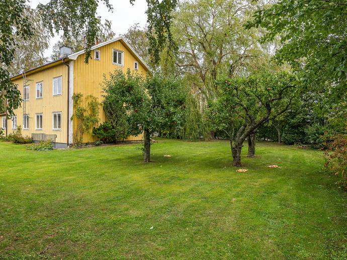8 rok · 225 m² · Strågatan 6