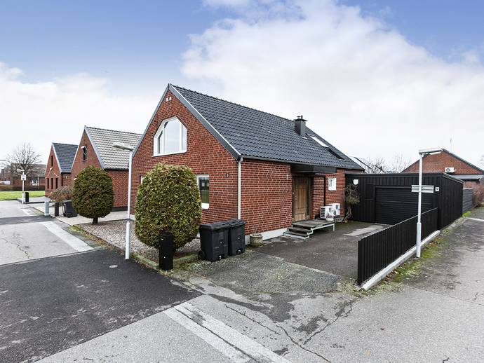 Halvmånen 3 i Månbyn, Staffanstorps kommun villa till salu