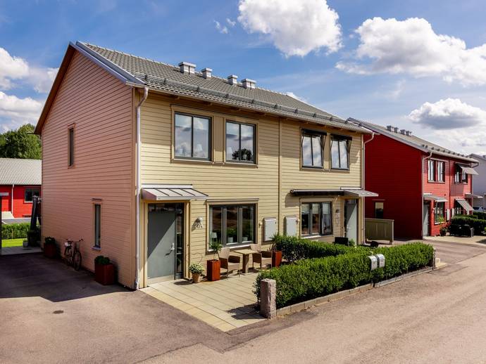 Adelas väg 21A i Bredvik, Växjö kommun - radhus till salu - Hemnet