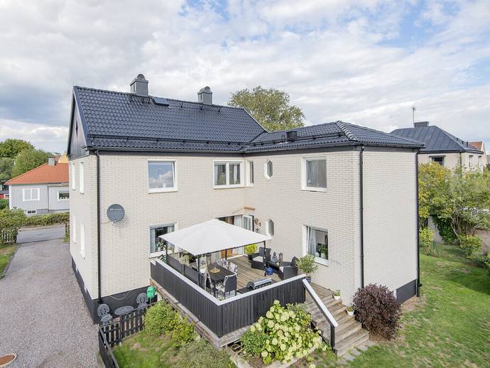 8 rok · 174 m² · Revelvägen 7