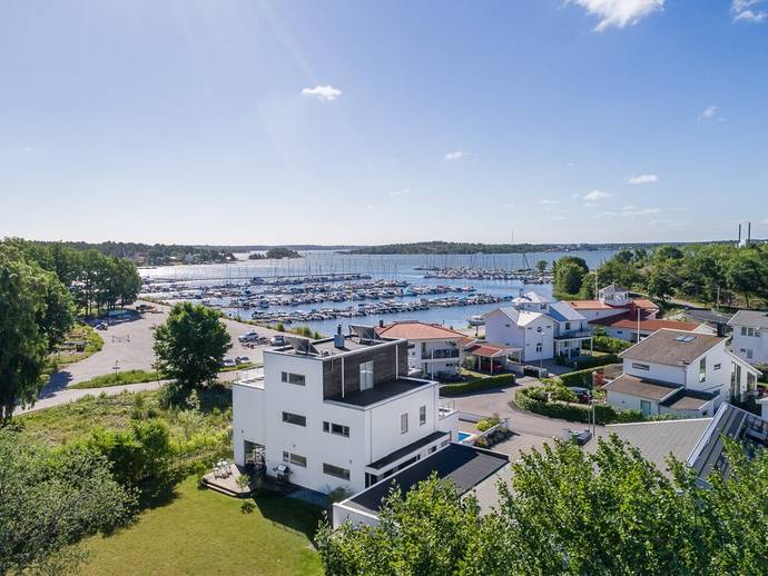 9 rok · 260 m² · Solsticksvägen 4