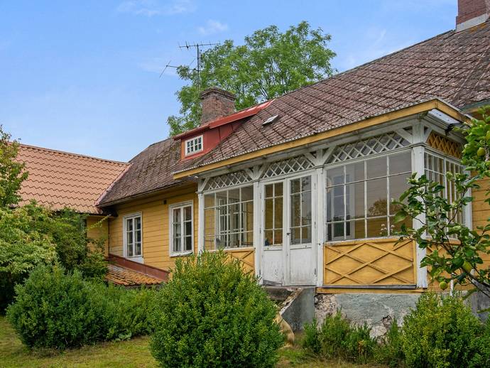 A modern home in Vinslöv, illustrating how tracking utility consumption can help optimize household expenses.