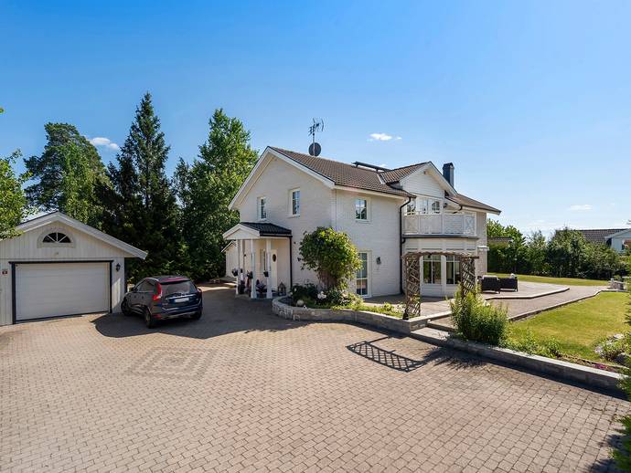8 rok · 218 m² · Barrstigen 12