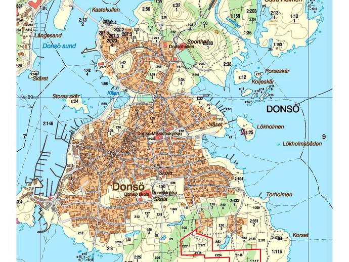 7.8 hektar av attraktiva Donsö som sträcker sig från öns högsta punkt ...