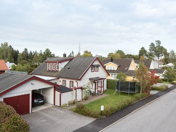 6 rok · 151 m² · Rostadsvägen 3