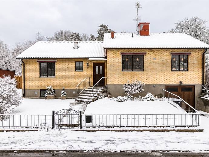 6 rok · 107 m² · Halladalsvägen 17