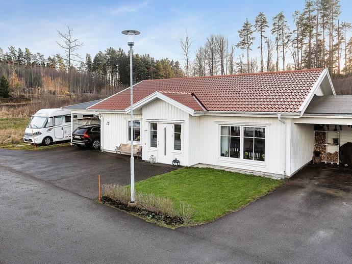 Gullvivevägen 12 i Centrala Vårgårda, Vårgårda kommun - radhus till ...