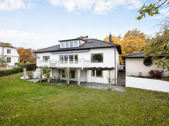 9 rok · 237 m² · Villagatan 11a