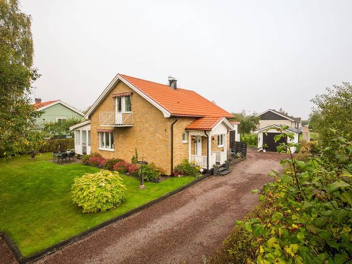 3 rok · 100 m² · Furugatan 6