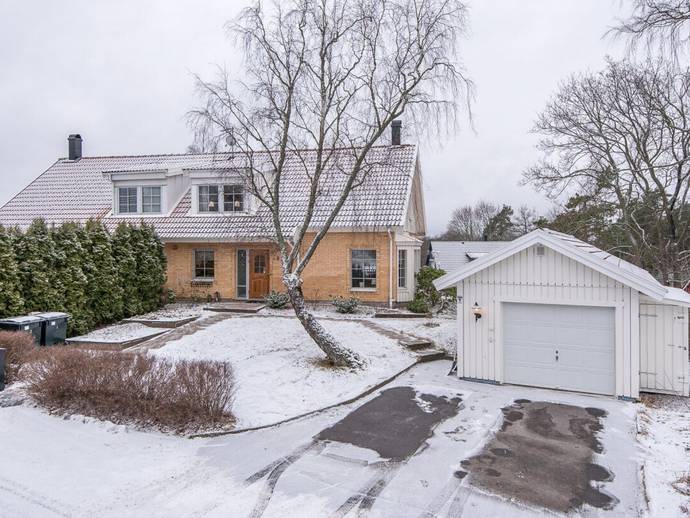 5 rok · 130 m² · Berghällavägen 15B