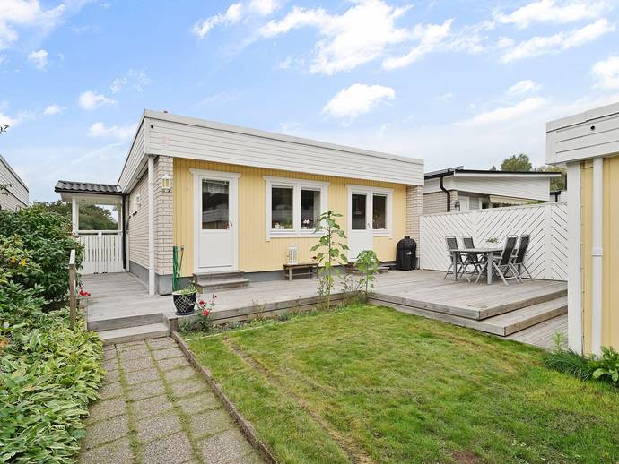 Huddungegränd 33 i Brunnby Vik, Upplands Väsby kommun - radhus till ...