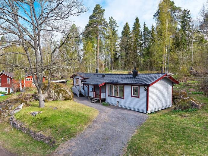 5 rok · 85 m² · Svartmåla 120