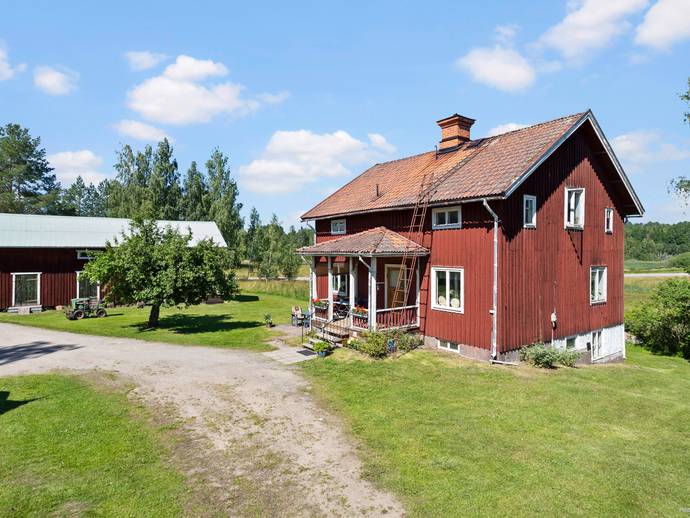 House, 153 m², land 3300 m²