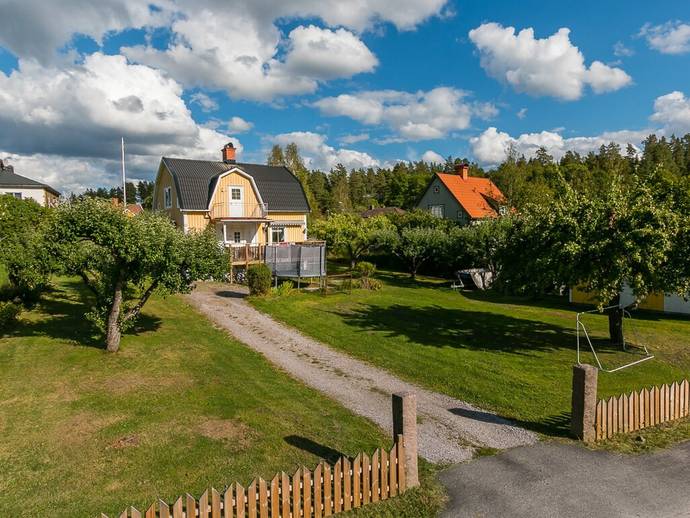 4 rok · 102 m² · Smedstorpsvägen 1