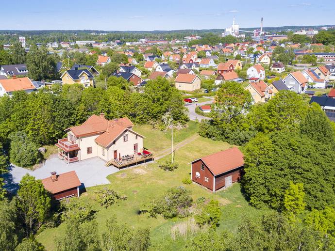 8 rok · 252 m² · Flackstavägen 35