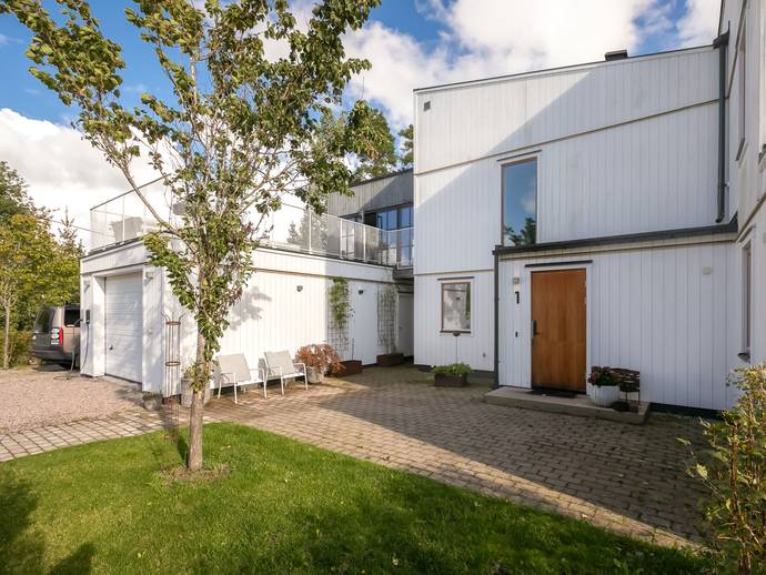6 rok · 201 m² · Ängsblomsvägen 1