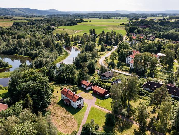 8 rok · 318 m² · Brokroken 4
