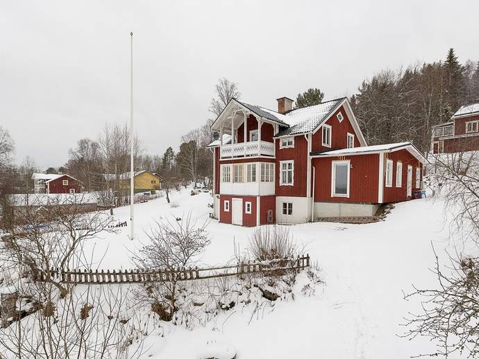 8 rok · 254 m² · Bergtallvägen 10