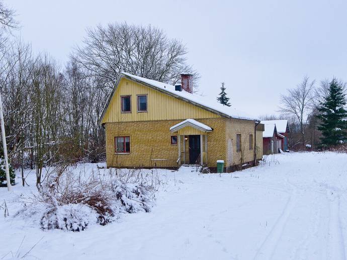 9 rok · 153 m² · Hångsdala station