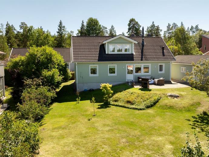 6 rok · 159 m² · Vaktelvägen 6