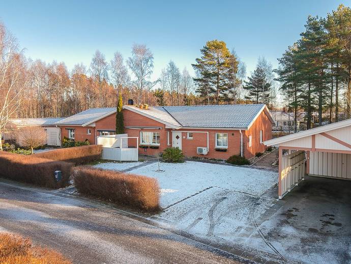 4 rok · 99,5 m² · Furuhällsvägen 77