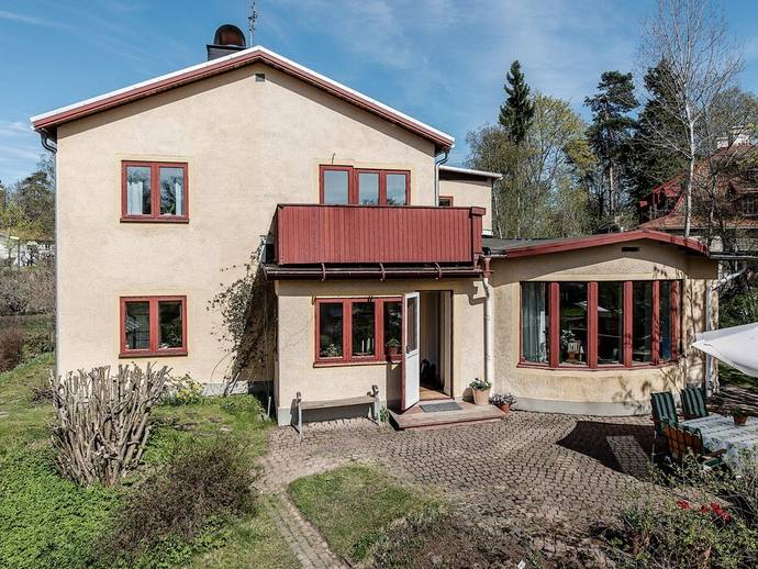 8 rok · 198 m² · Lillängsvägen 52