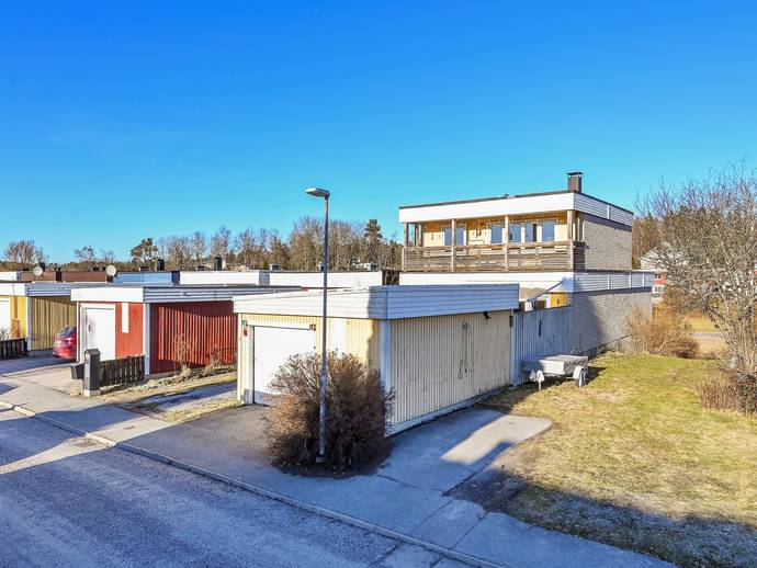 Norrsundagränd 22 i Brunnby Vik, Upplands Väsby kommun - radhus till ...