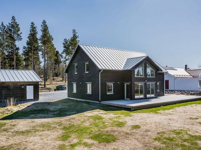 6 rok · 186 m² · Rödögården 705