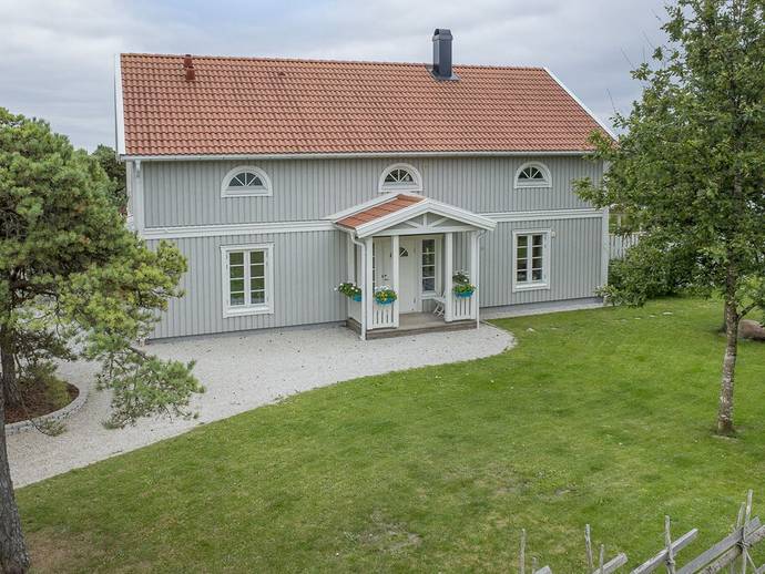6 rok · 196 m² · Follingbo Rosendal 308D