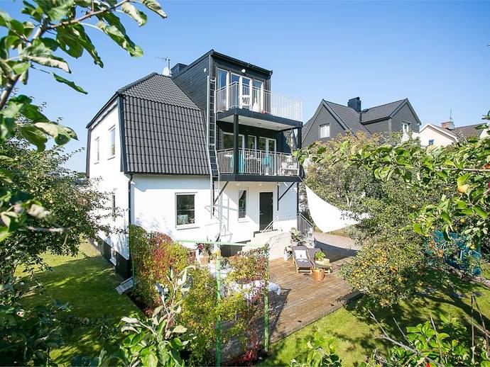 8 rok · 194 m² · Långgatan 4