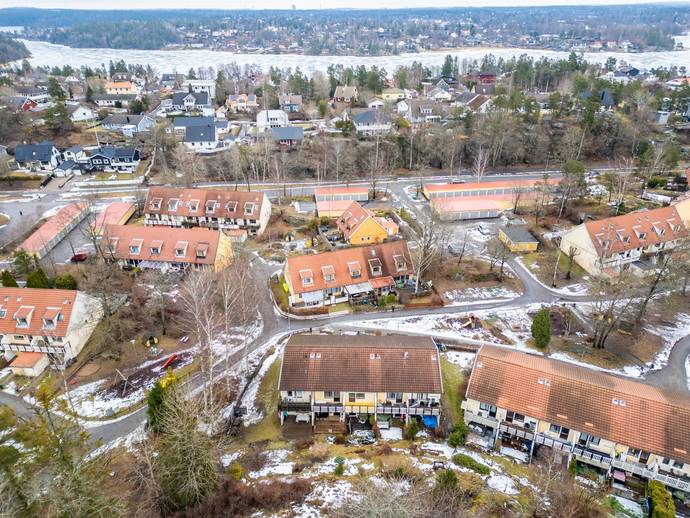 Harmonivägen 68 i Skogås / Drevviksstrand, Huddinge kommun - villa till ...