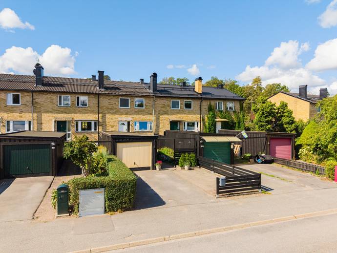 6 rok · 114 m² · VÄSTRA BANVÄGEN 84
