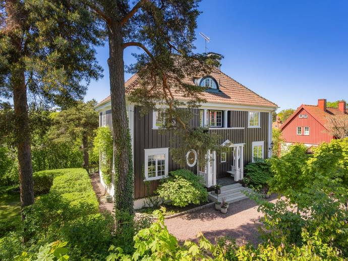 Villa, 11 rum, 331 m²