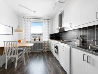 Porfyrvägen 12, vån 4