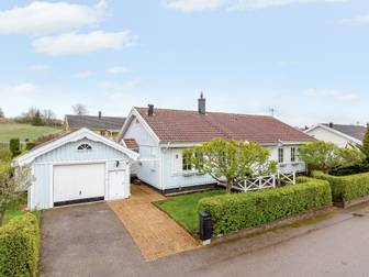 Norra Åkersvägen 8