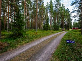 Stor tomt med fritt läge!