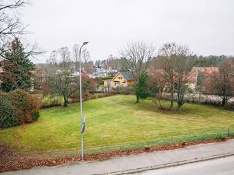 Tomt med centralt läge, närhet till det mesta!